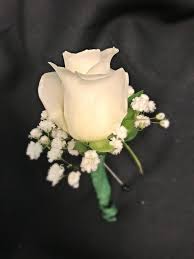 Бутоньерка из белой розы