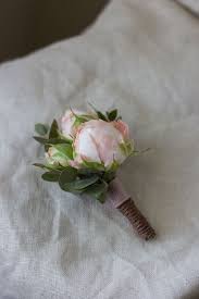 Бутоньерка из кустовой розы
