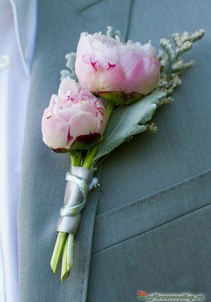 Бутоньерка с пионом