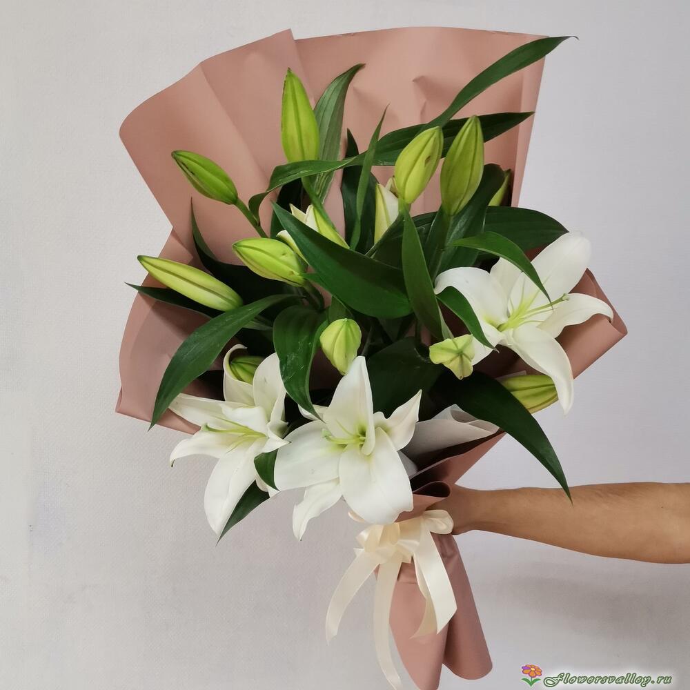 5 белых лилий