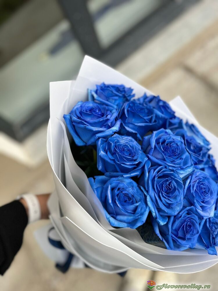 15 синих роз