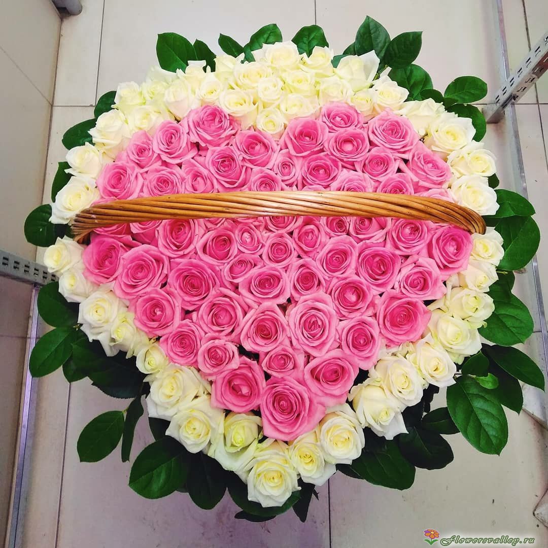 Сердце из 101 розовой розы в корзине