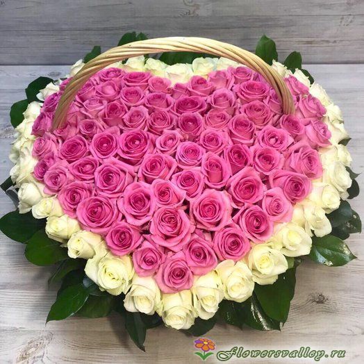Сердце из 101 розовой розы в корзине