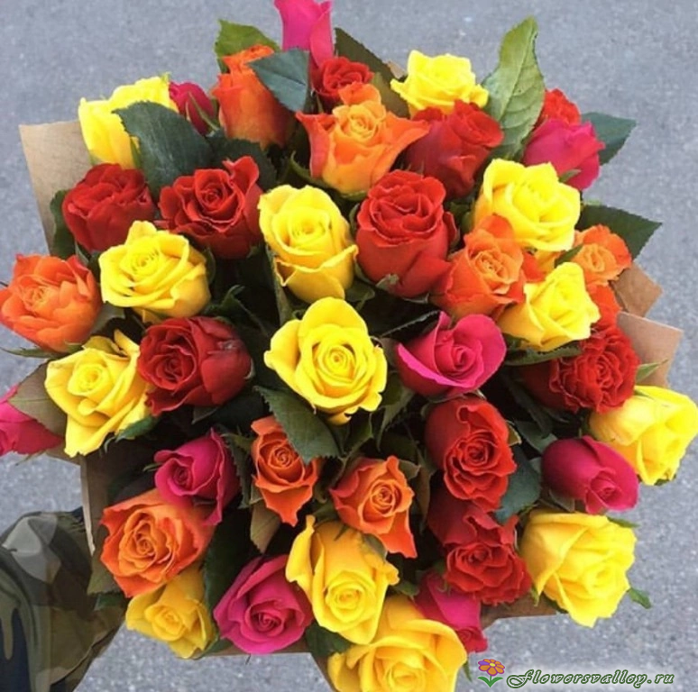 Букет из разноцветных роз (Пр-во Россия)