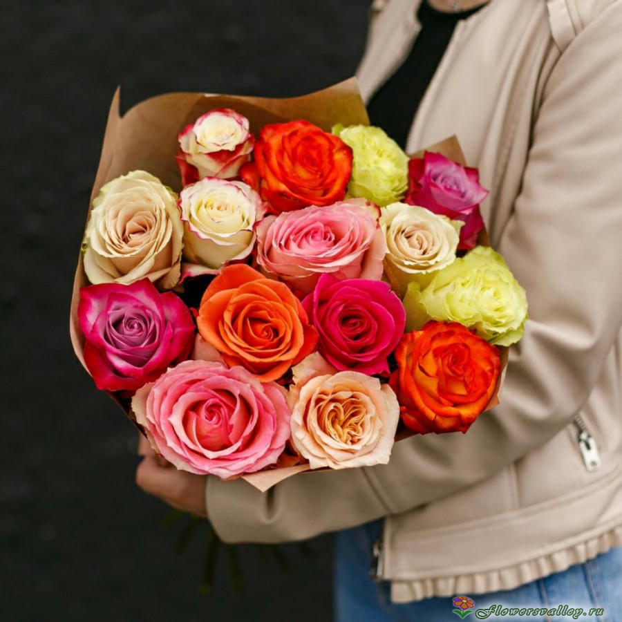 Букет из 15 разноцветных роз Эквадор