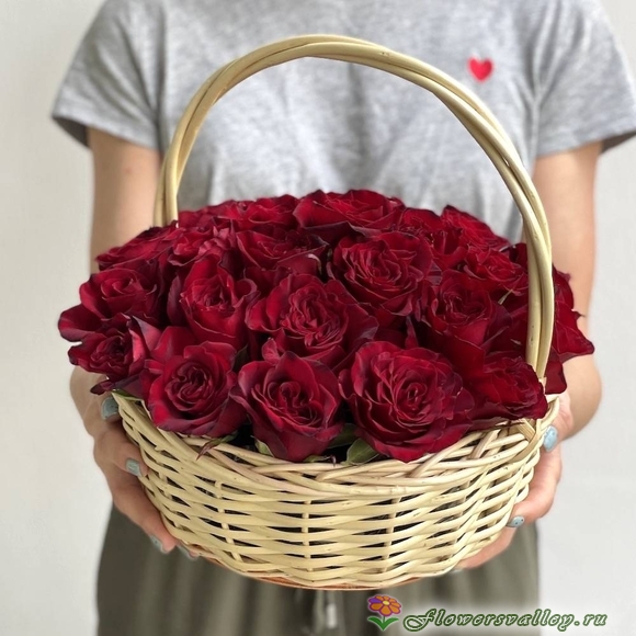 25 роз в корзине