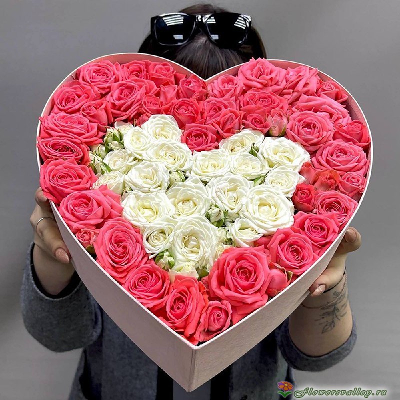51 роза в коробке