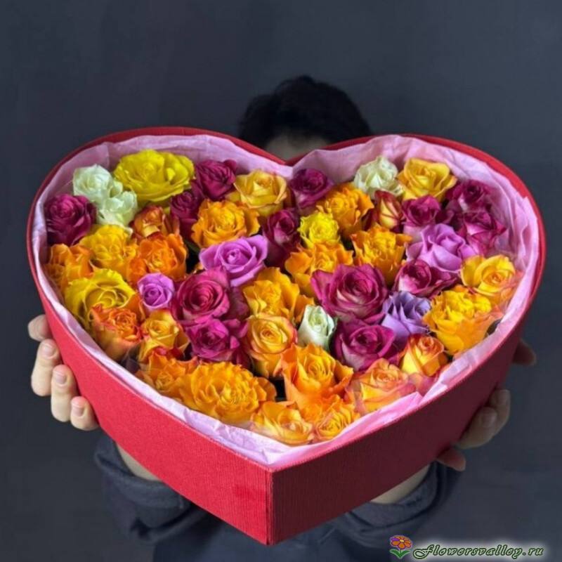 51 роза в коробке