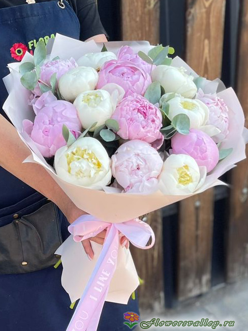 Букет пионов с эвкалиптом. Фото 5.