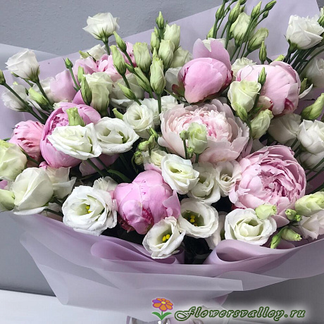 Букет из пинов и эустомы