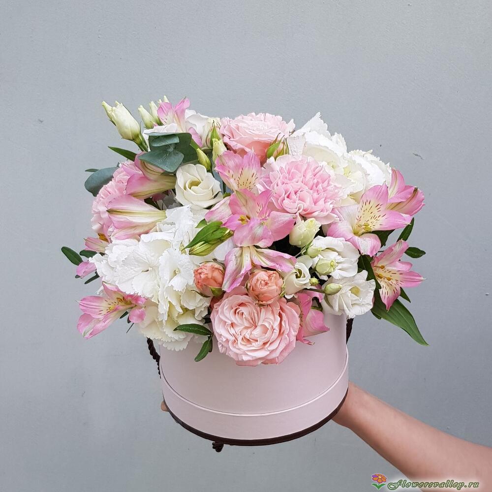 композиция из альстромерии и пионовидной розы
