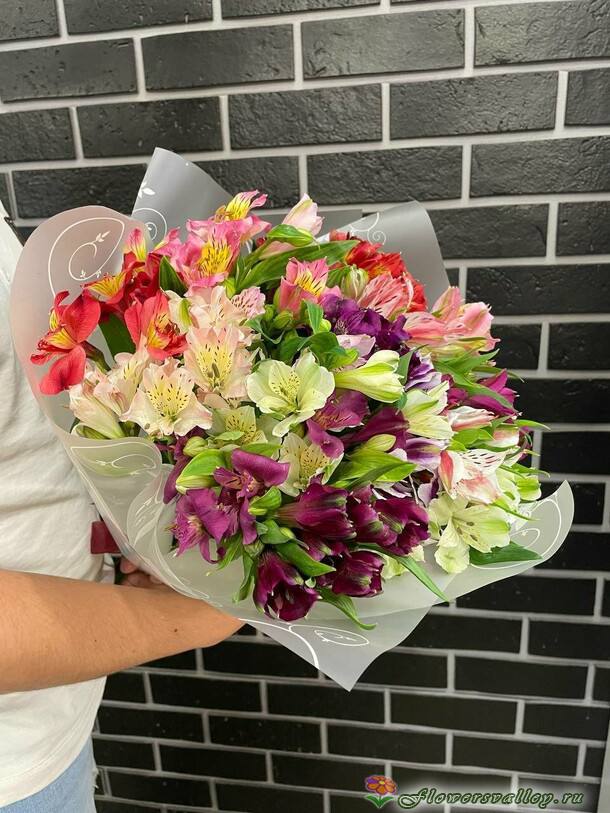 15 альстромерий