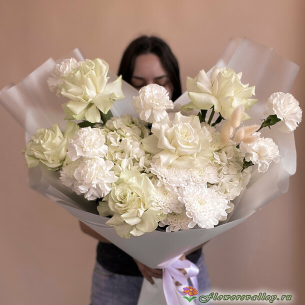 букет с французскими розами и хризантемами