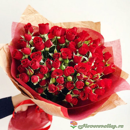 Букет из красных кустовых роз, 25 шт.