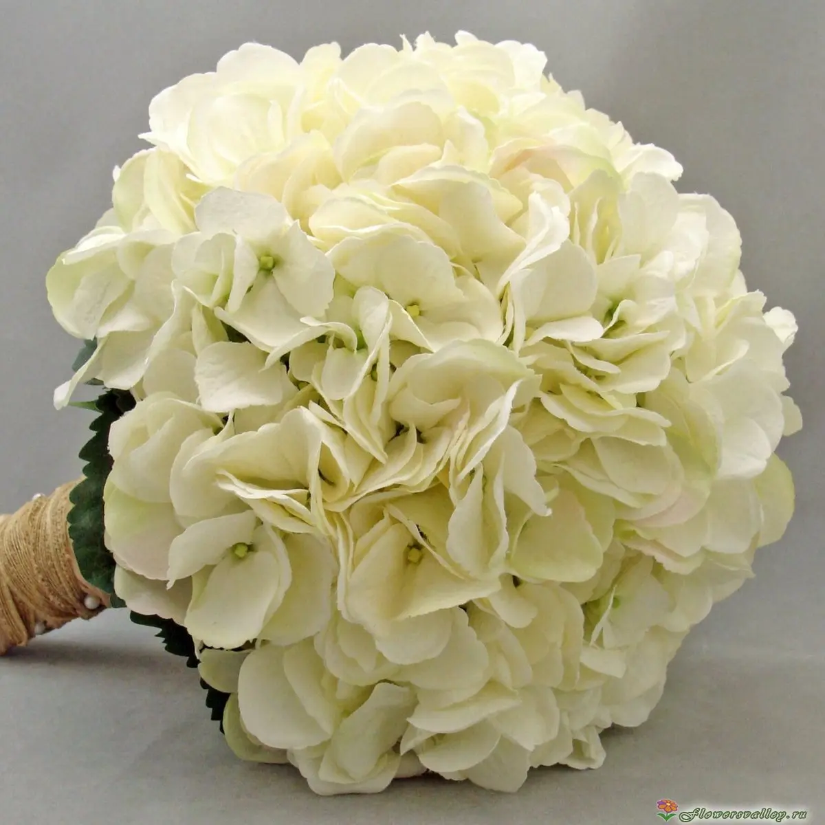 Букет невесты из белой гортензии купить в Екатеринбурге | Flowers Valley