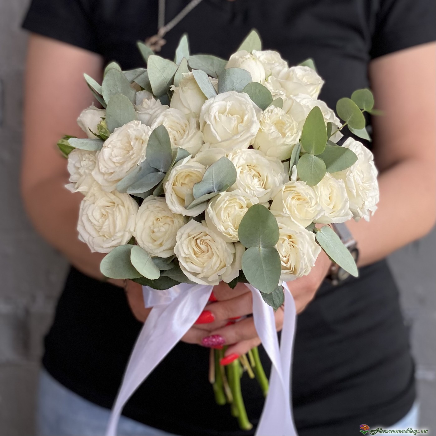 Букет невесты из пионовидных кустовых роз