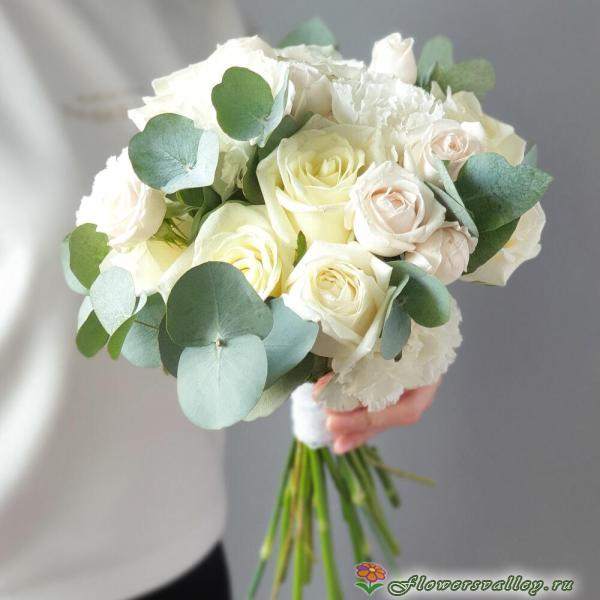 Букет невесты из пионовидных кустовых роз