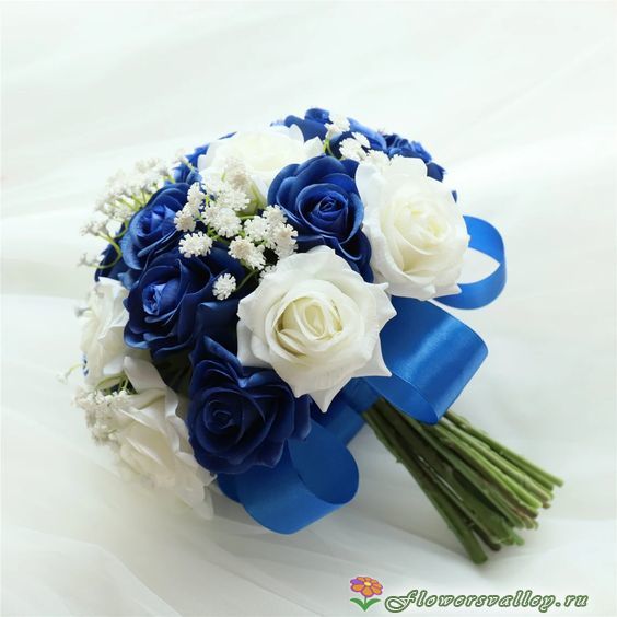 Букет невесты с синими розами
