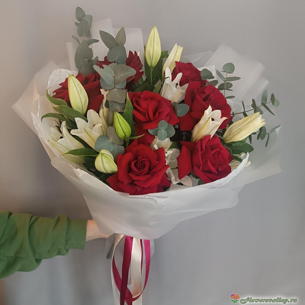 Букет из роз и лилий