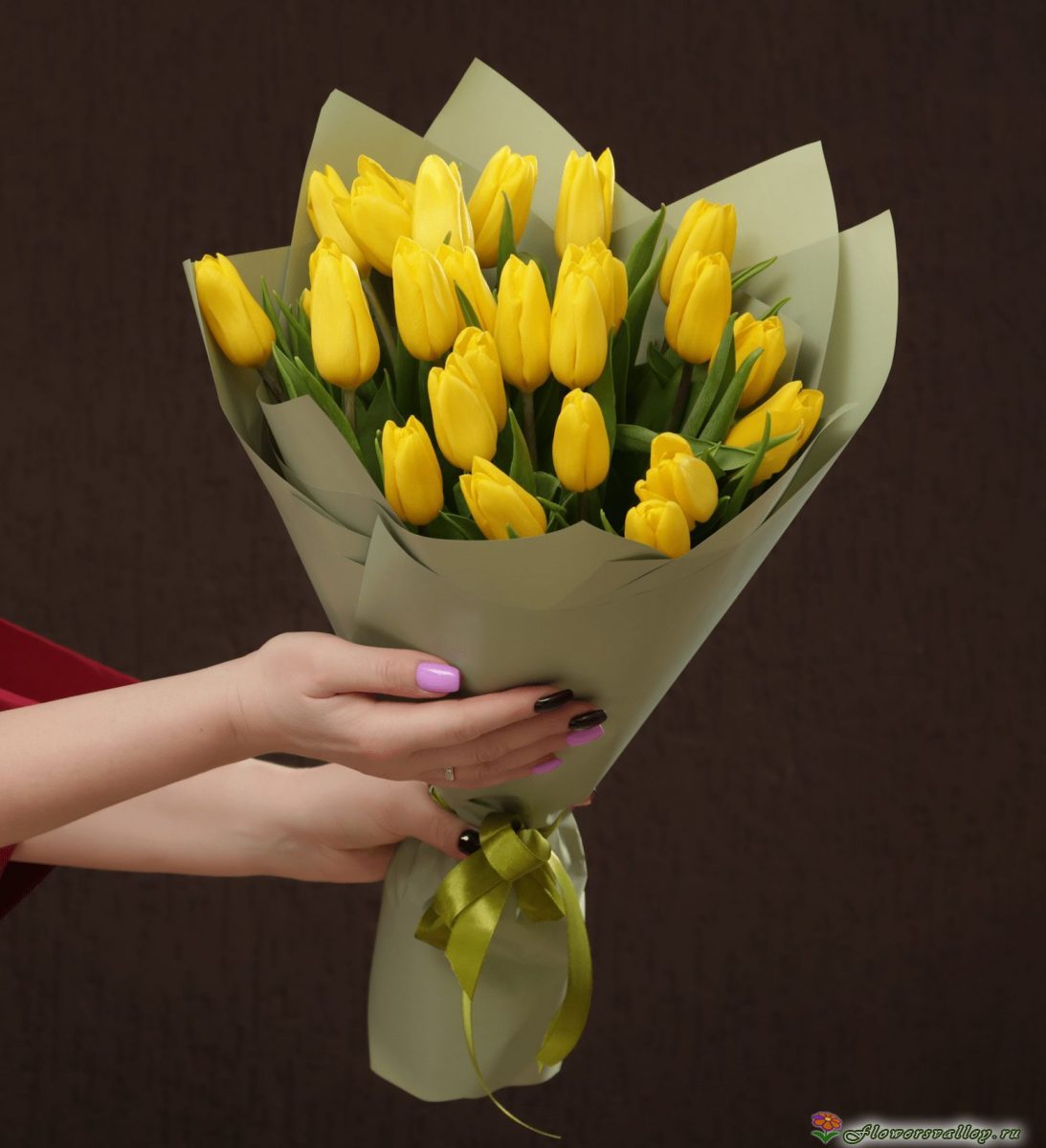 25 желтых тюльпанов