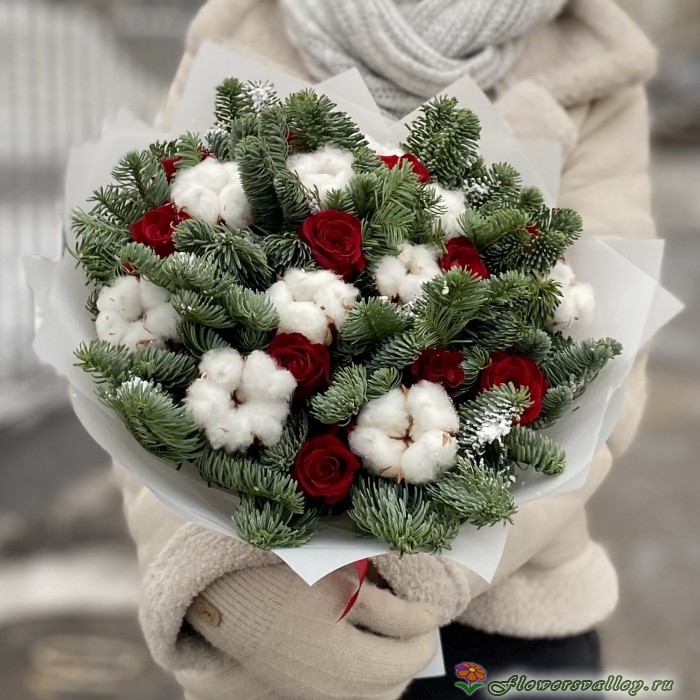Букет новогодний с хлопком и розами