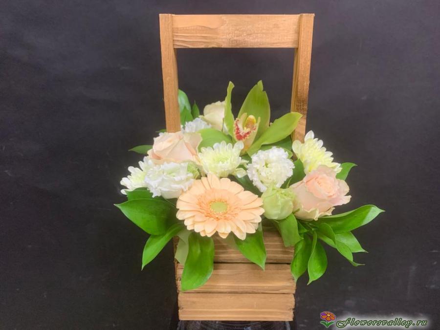Цветочный микс в деревянном ящичке