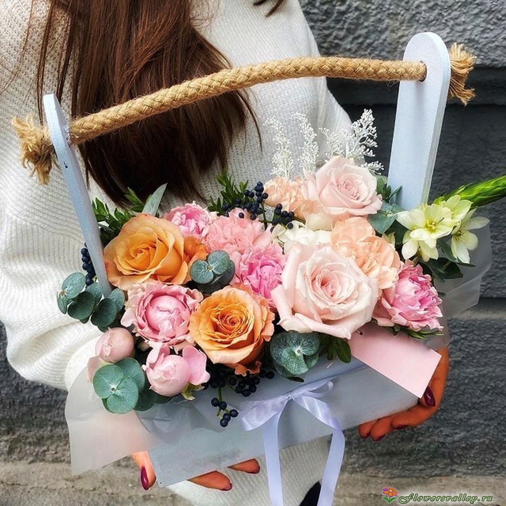 Цветочный микс в деревянном ящичке