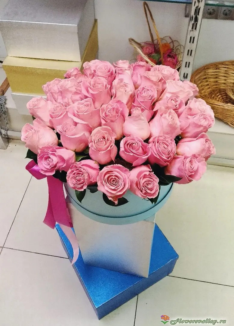 Шляпная коробка с розовой розой (пр-во Эквадор) - 35 шт.