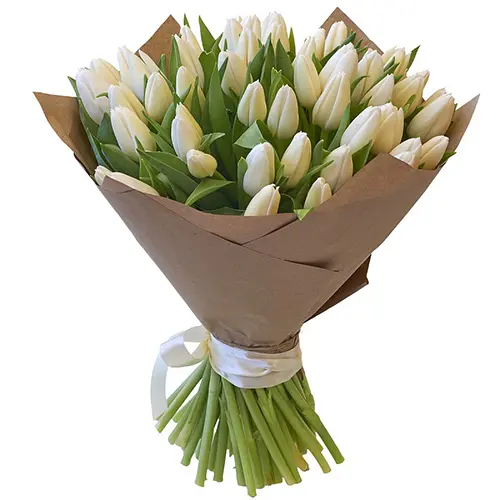 Букет белых тюльпанов 51 шт. в бумаге крафт