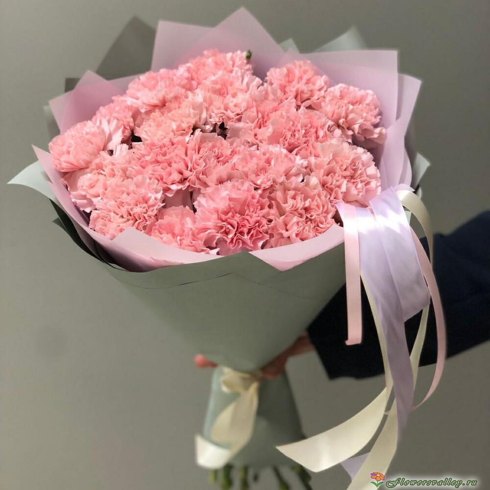 Букет из гвоздик и эвкалипта, 25 шт