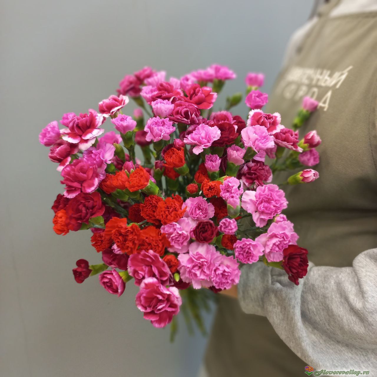 Букет разноцветных гвоздик, 15 шт
