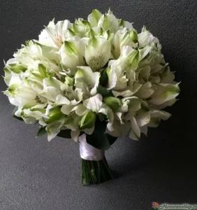 Букет невесты из 11 альстромерий