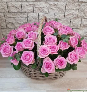 Корзинка розовых роз 35 шт