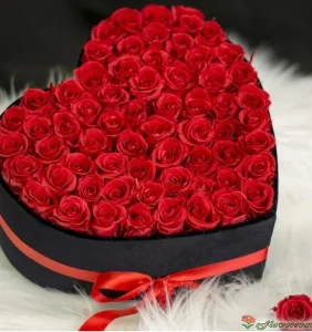Сердце из 51 розы, 51 шт