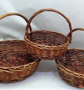Корзина плетёная коричневая с декором (ива)