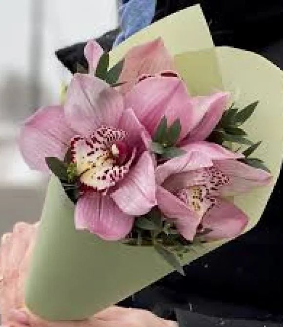 Букет из орхидей