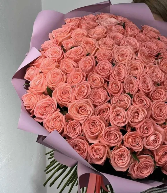 Букет из 101розы в упаковке Би Свит, (пр-во Эквадор, сорт "Be Sweet")