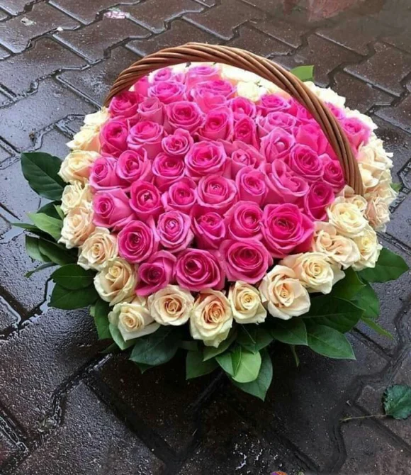 Сердце из 101 розовой розы в корзине