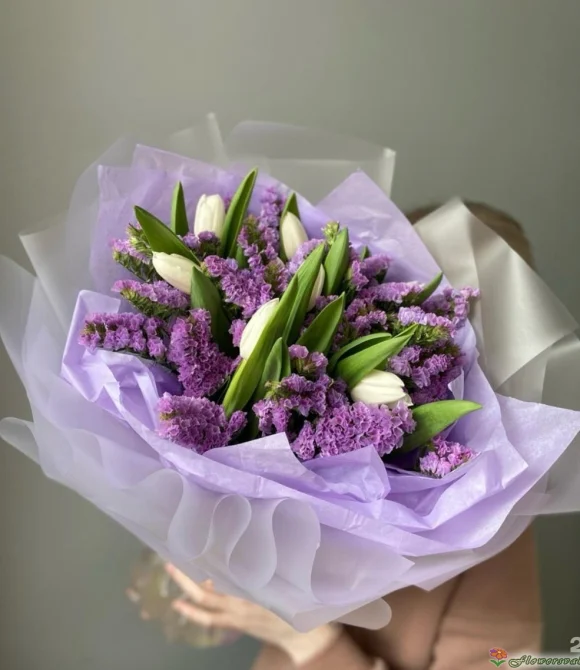 Букет из тюльпанов и статицы