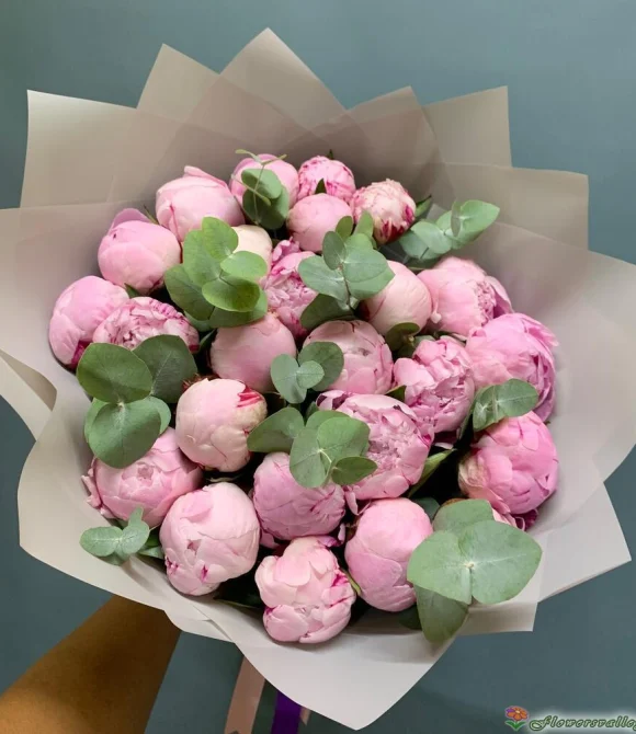 Розовые пионы с эвкалиптом 25 шт.