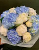 Букет с гортензией и пионами