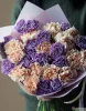 букет с кремовой и фиолетовой гвоздикой недорого