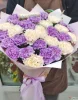 букет с кремовой и фиолетовой гвоздикой недорого