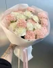 букет из розовой и белой гвоздики