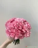 Букет невесты из ярко розовых гвоздик