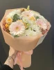 Букет из гербер, хризантем и кустовой розой