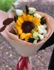 Букет с подсолнухом и эустомой