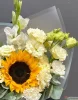 Букет с подсолнухом, эустомой и гладиолусами