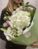 Букет из гортензии и кустовых роз3