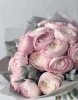 Букет с ранункулюсами и лагурусом